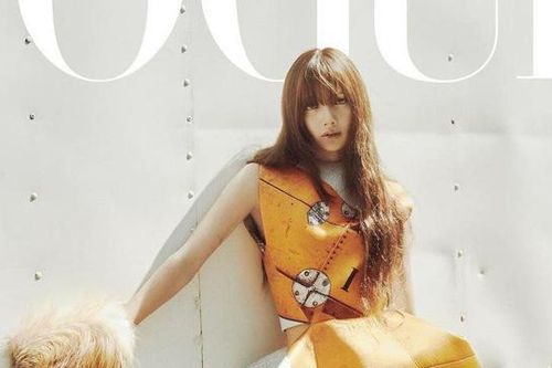 Lisa Blackpink khoe vẻ nóng bỏng trên tạp chí danh tiếng Vogue