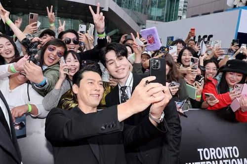 Tài tử Hyun Bin và Lee Dong Wook lộ vẻ mệt mỏi, già nua