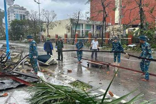 Hạ Long hỗ trợ kinh phí cho gia đình các nạn nhân sau bão số 3