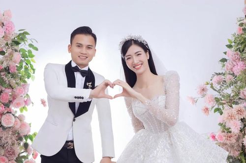 Tuyển thủ bóng chuyền Việt Nam sắp lên xe hoa sau 1 năm thành công rực rỡ, được cộng đồng mạng chúc mừng