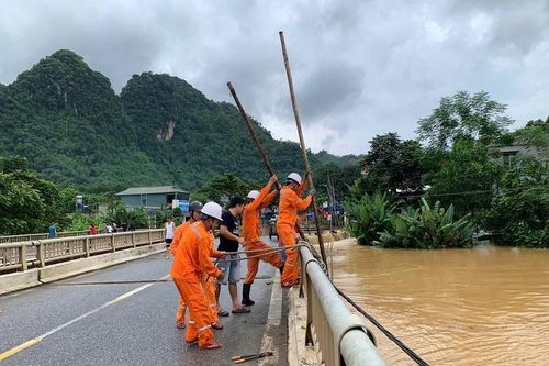 Hoàn lưu bão số 3 gây ảnh hưởng lớn tới cung ứng điện một số tỉnh miền núi phía Bắc