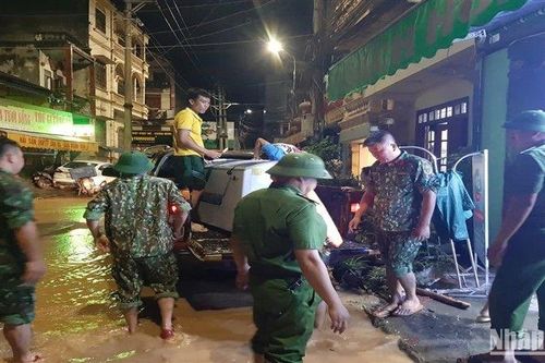 Xuyên đêm chạy lũ ở thành phố Cao Bằng