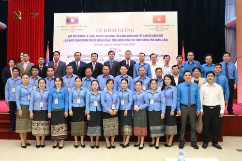 Khai giảng lớp bồi dưỡng lý luận, nghiệp vụ công tác Công đoàn cho cán bộ Công đoàn Lào