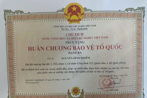 Chủ tịch nước truy tặng Đại úy Nguyễn Đình Khiêm Huân chương Bảo vệ Tổ quốc hạng Ba