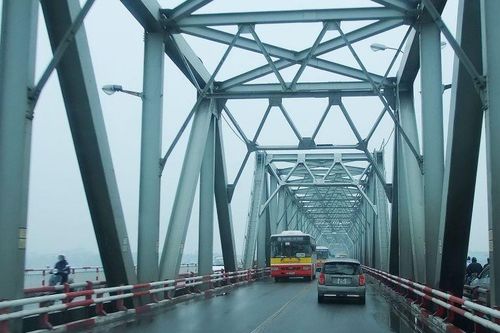 Cầu Chương Dương vẫn bảo đảm khả năng chịu lực