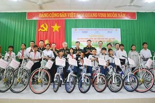 Hành trình về nguồn thắm tình quân dân