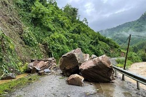 Bắc Kạn: Mưa lớn tiếp tục gây sạt lở, ngập nước, làm tắc nhiều tuyến đường