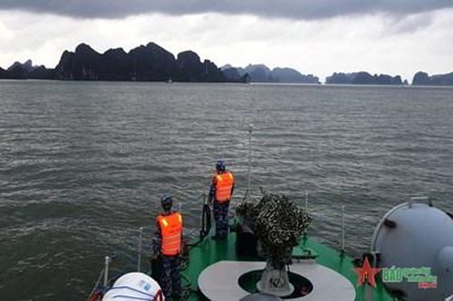 Vùng 1 Hải quân vớt được 1 thi thể tại khu vực Hòn Chân Voi