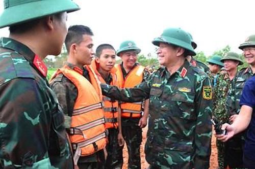 Trung tướng Trương Thiên Tô kiểm tra, chỉ đạo công tác khắc phục hậu quả bão số 3 tại Quân khu 1