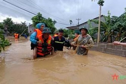 Quân khu 1: Huy động hàng nghìn cán bộ, chiến sĩ giúp dân khắc phục bão số 3