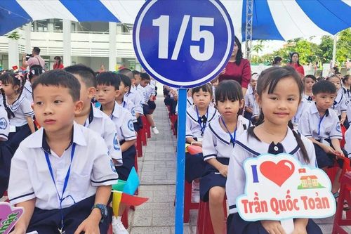Niềm vui từ những ngôi trường mới