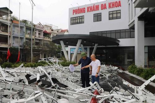 Quảng Ninh: Nhiều cơ sở y tế tan hoang sau bão, điện nước đang cạn kiệt dần