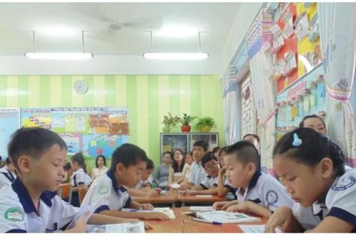 Băn khoăn khoản thu dịch vụ trường học