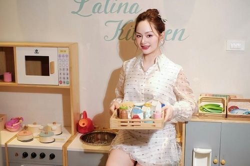 'Gái hai con' Lan Phương 'hack tuổi' với phong cách trẻ trung