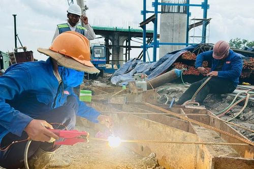 'Khát' kỹ sư cầu đường