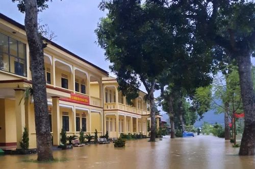Học sinh phải nghỉ học vì nước ngập trường ở Hà Giang