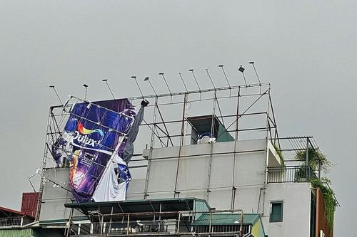 Hiểm họa lơ lửng trên đầu sau bão Yagi đổ bộ tại Hà Nội