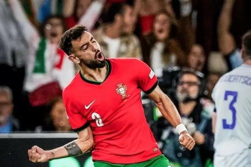 Tiền vệ Bruno Fernandes tỏa sáng, cán mốc 600 trận ngày sinh nhật