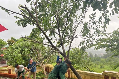 BĐBP Quảng Ninh tích cực hỗ trợ, giúp đỡ nhân dân khắc phục hậu quả sau bão số 3