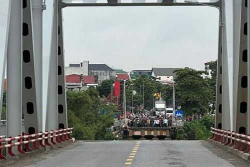 Cấm cầu Tứ Mỹ, cầu Trung Hà và cầu Phong Châu
