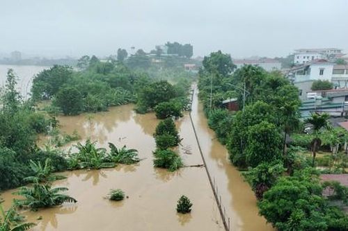 Thành phố Yên Bái chìm trong biển nước, nhiều tuyến phố ngập sâu đến 4 mét