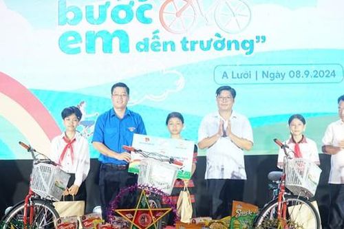 Lồng đèn thắp sáng ước mơ cho trẻ nghèo vùng cao
