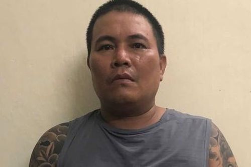 Đối tượng trốn truy nã ngỡ ngàng khi cảnh sát ập vào bắt giữ