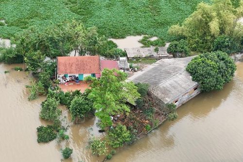 Hà Nội: Nhiều khu vực ngoại thành ngập sâu