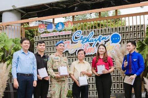 Mang sắc xanh sang nước bạn