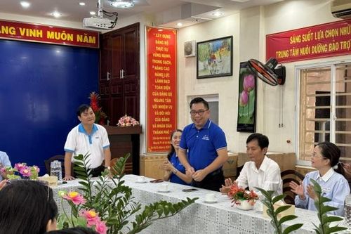 FPT Long Châu đến thăm và tặng quà cho các trẻ Mái ấm Hoa Hồng