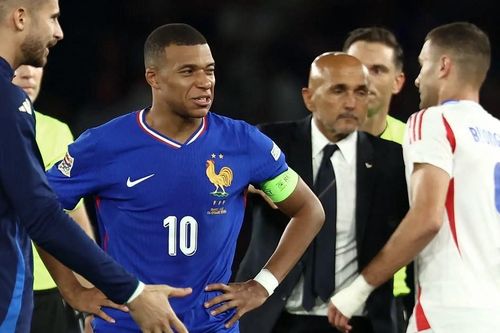 Mbappe sững người vì bị mắng té tát sau trận thua thảm của Pháp