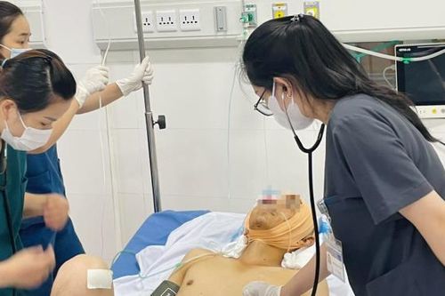Người đàn ông sống sót sau vụ lở đất cuốn phăng xe khách ở Cao Bằng