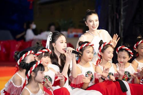 Dàn Hoa hậu, Á hậu mang Tết Trung Thu ý nghĩa tới trẻ em có hoàn cảnh khó khăn