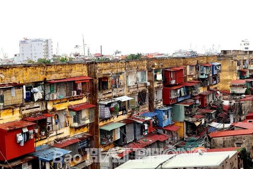 Hải Phòng: Di dời khẩn cấp người dân tại chung cư cũ nguy hiểm