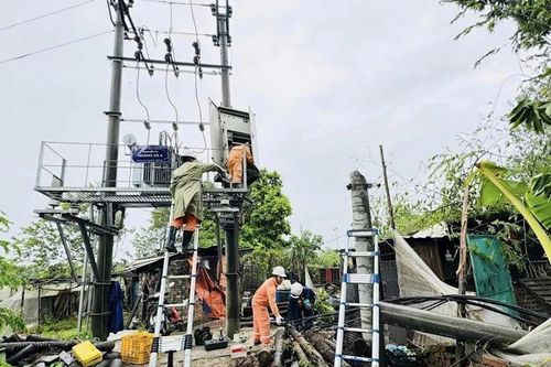 Khoảng 74% khách hàng bị ảnh hưởng bão số 3 đã được cấp điện trở lại