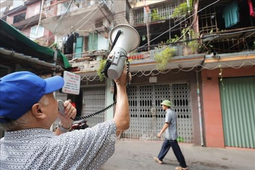 Hải Phòng: Di dời khẩn cấp người dân tại chung cư cũ nguy hiểm