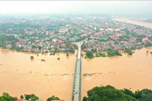 Cấm người dân, phương tiện qua cầu Yên Bái