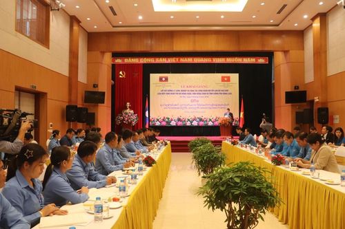 Hà Nội đào tạo lý luận nghiệp vụ cho cán bộ Công đoàn của Lào