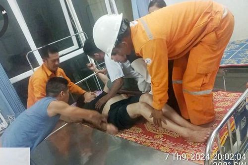Quảng Bình: Công nhân điện lực kịp thời cứu người bị điện giật nguy kịch