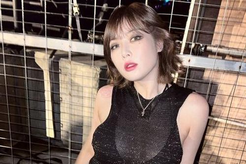 HyunA có hành động thách thức khi ảnh cưới với chồng bị chỉ trích?