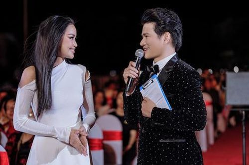 Vũ Mạnh Cường và Hoa Hậu Ngọc Châu cầm trịch lễ trao giải Cánh Diều Vàng