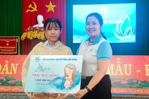 Lâm Đồng: Trao tặng trên 3.100 phần quà cho trẻ mồ côi, học sinh có hoàn cảnh khó khăn