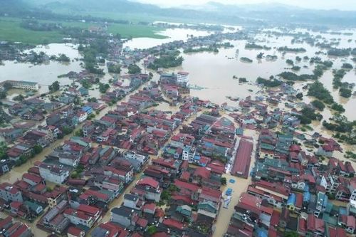 Lạng Sơn: Nước lũ lên nhanh, nhiều người dân di tản khẩn cấp trong đêm