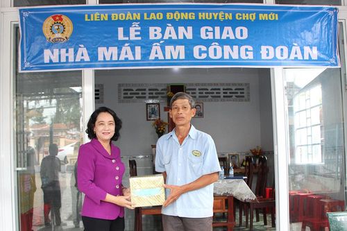 Xây dựng, chỉnh đốn Đảng và hệ thống chính trị