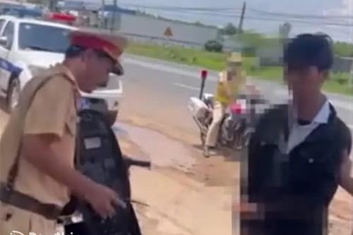 Lấy trộm xe máy, trên đường tẩu thoát thì bị công an phát hiện