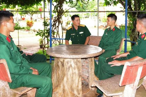 Người cán bộ tuyên huấn năng động, mẫu mực