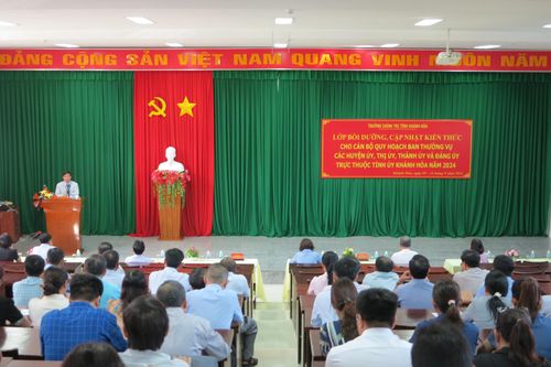 Nâng cao chất lượng bồi dưỡng, cập nhật kiến thức đối với đội ngũ lãnh đạo quản lý