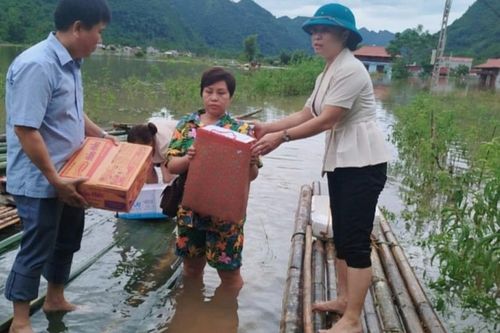 Đoàn công tác của Ủy ban Mặt trận Tổ quốc tỉnh Lạng Sơn thăm hỏi, tặng quà người dân bị ảnh hưởng do bão số 3 tại các huyện