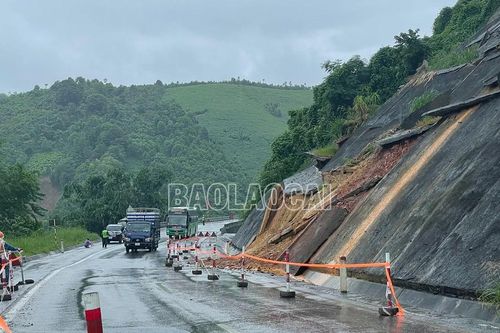 Các phương tiện cần giảm tốc độ và chú ý quan sát khi lưu thông qua Km249+960 - Km250+030 đường cao tốc Nội Bài - Lào Cai