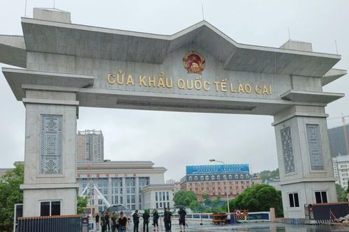 Người xuất - nhập cảnh qua Cửa khẩu Quốc tế Lào Cai (cầu Hồ Kiều) giảm mạnh